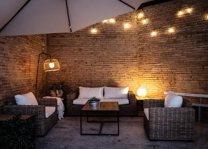Tradicional Casa Con Patio Ruzafa Апартаменты *